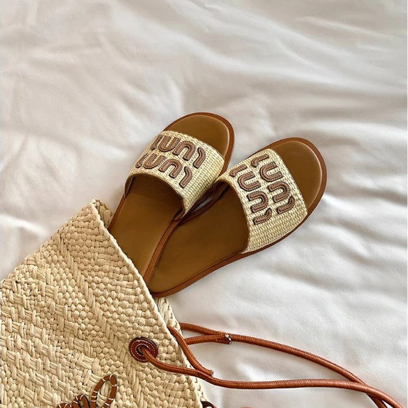Sandalias Slide Estilo Casual — Diseño Cómodo con Letras Bordadas