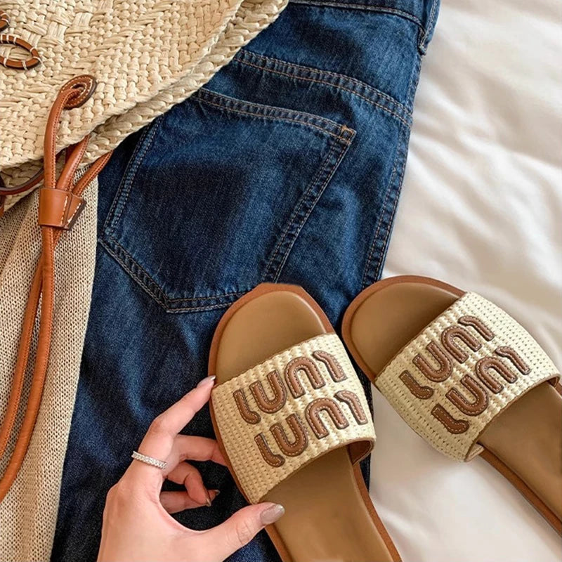 Sandalias Slide Estilo Casual — Diseño Cómodo con Letras Bordadas